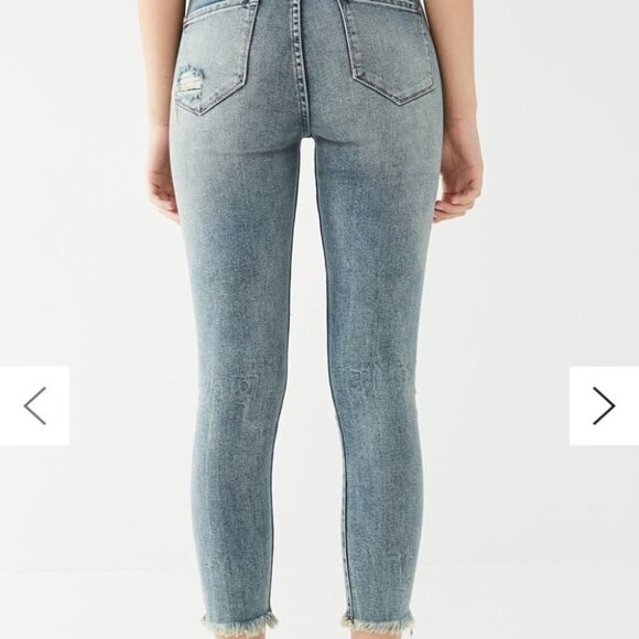 BDG Crop Twig High Rise Distress - Picture 11 of 12